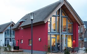 Ostsee - Reetdachhaus Nr 14 DasRoteHaus im Strand Resort